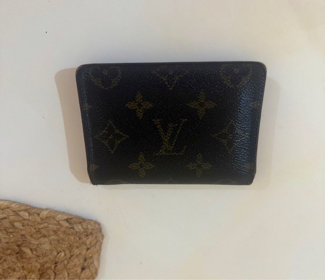 LV (Category: Luxury Bags & Wallets) located in Quezon City. Submitted by lineprelove23 (Listing ID 1367660358, Image 3). Description: LV Card Case in Good condition Maganda Lalo in person .
