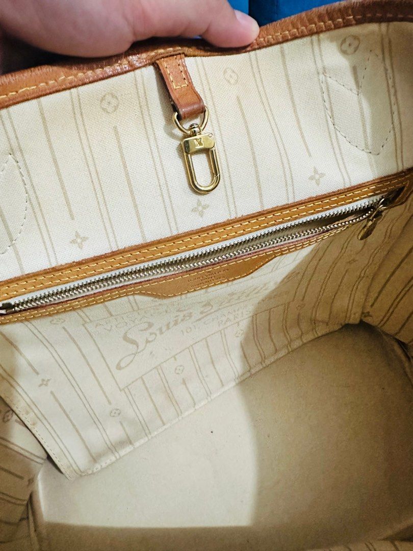 Neverfull Azure MM (Category: Luxury Bags & Wallets) located in Manila. Submitted by irasshaiisavers_shop (Listing ID 1367624435, Image 3). Description: Rush! Guaranteed authentic or money back Bought in Japan With dustbag and care card With flaw on the leather tag. Other than that no major flaws. Rush! Will give freebie to sure buyer.