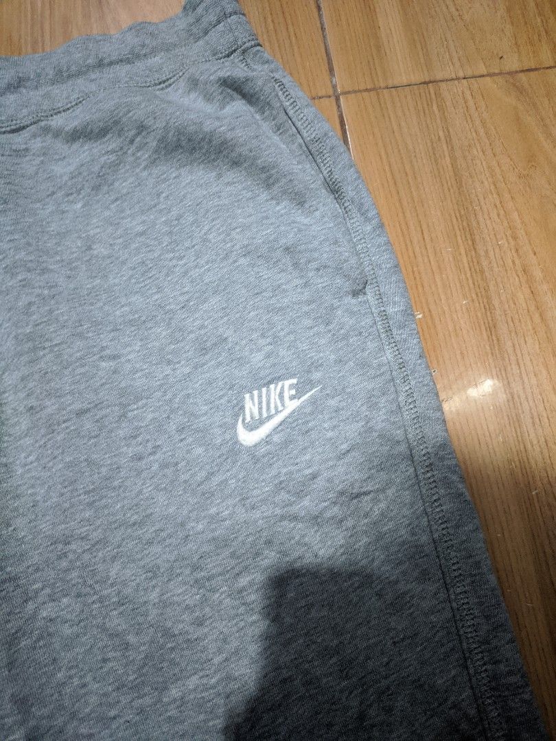 Nike club fleece pants (Category: Joggers) located in Davao. Submitted by fafacedie (Listing ID 1367631418, Image 3). Description: Nike club fleece pants. Red tag Large on tag w30-36 L36 Excellent condition. No lace, need wash 350+sf‼️.