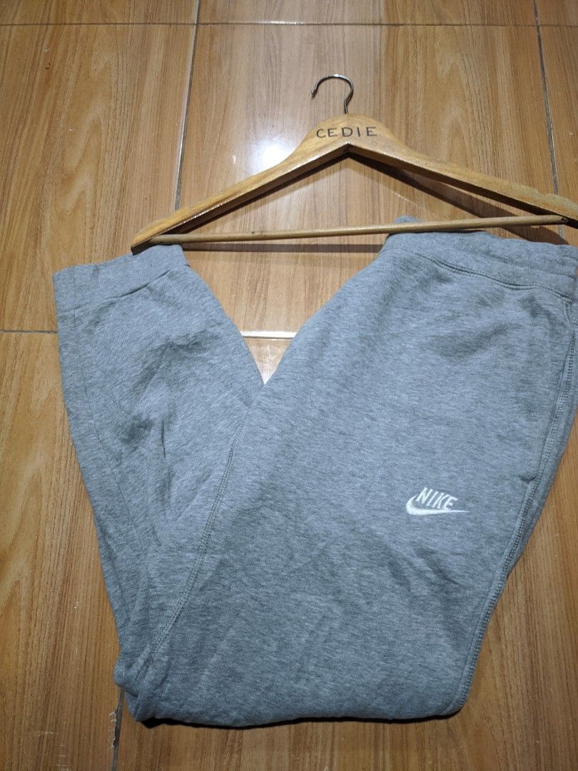 Nike club fleece pants (Category: Joggers) located in Davao. Submitted by fafacedie (Listing ID 1367631418, Image 2). Description: Nike club fleece pants. Red tag Large on tag w30-36 L36 Excellent condition. No lace, need wash 350+sf‼️.
