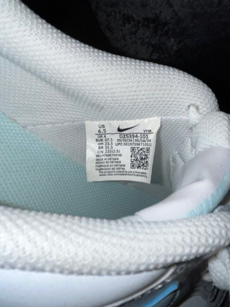 nike sneakers (Category: Sneakers) located in Angeles City. Submitted by pinkpool (Listing ID 1367614141, Image 2). Description: brandnew no box us bought size us 6.5/23.5cm.