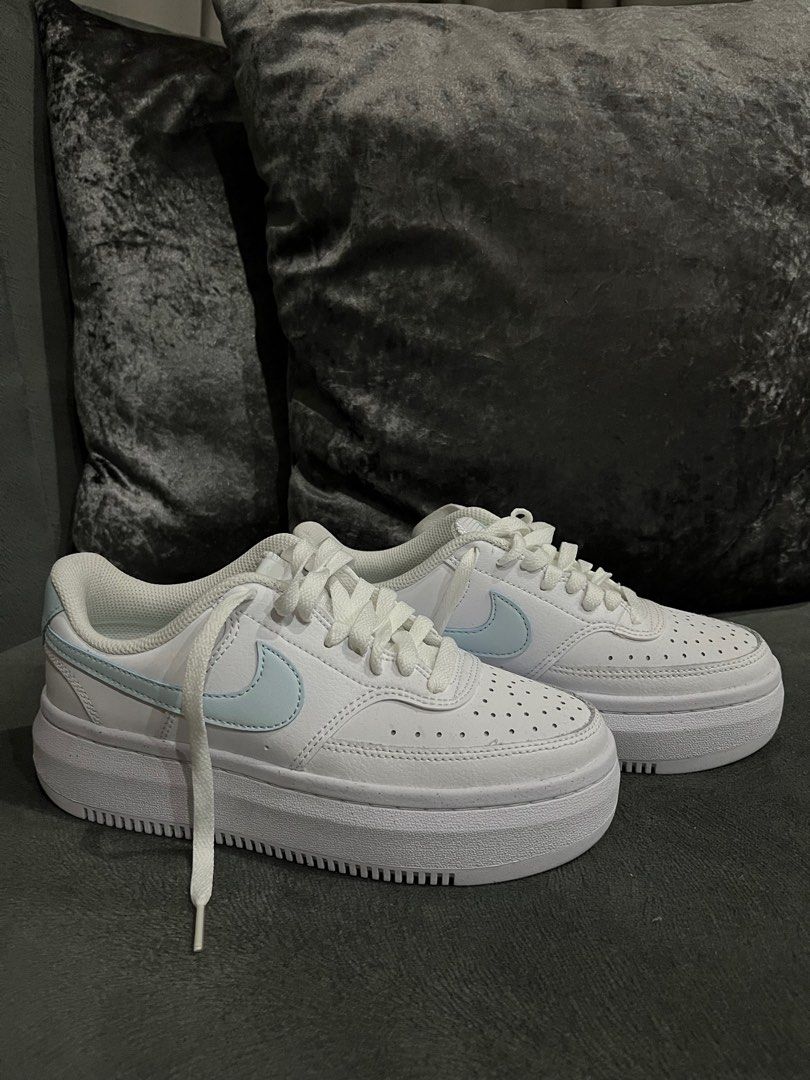 nike sneakers (Category: Sneakers) located in Angeles City. Submitted by pinkpool (Listing ID 1367614141, Image 1). Description: brandnew no box us bought size us 6.5/23.5cm.
