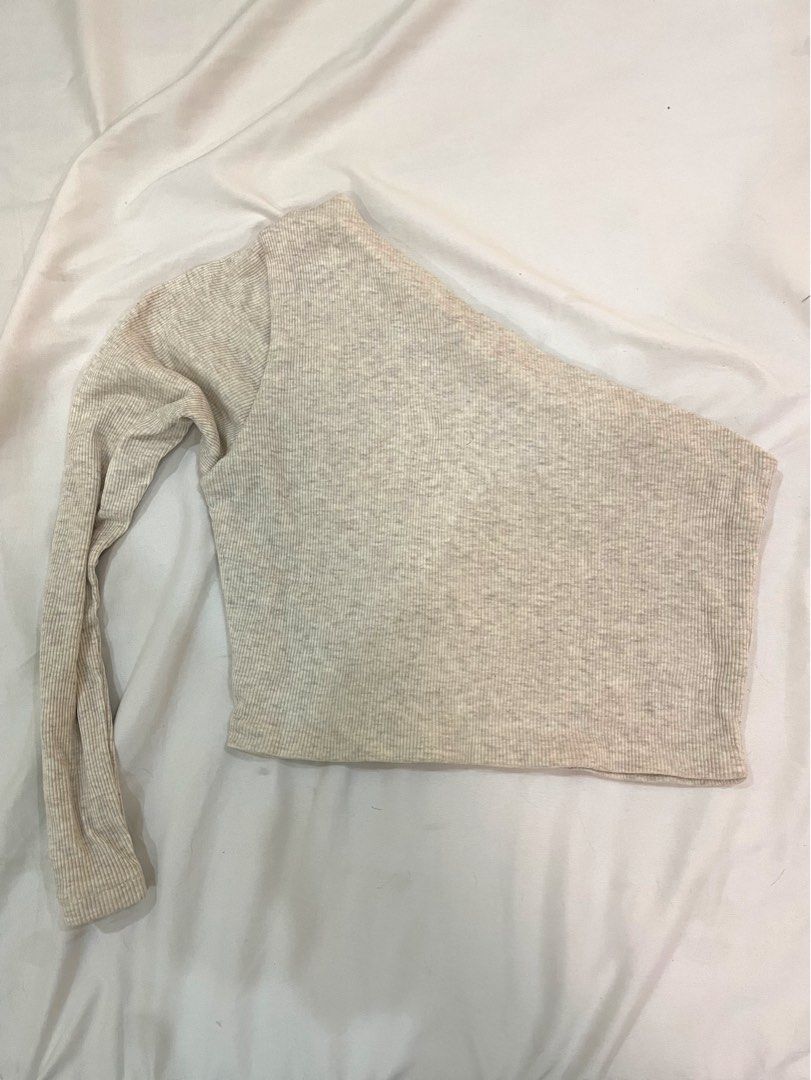 One-shoulder longsleeve top (Category: Blouses) located in Bacolod City. Submitted by declutter___byB (Listing ID 1367560885, Image 1). Description: Bought in shopflorice on IG.