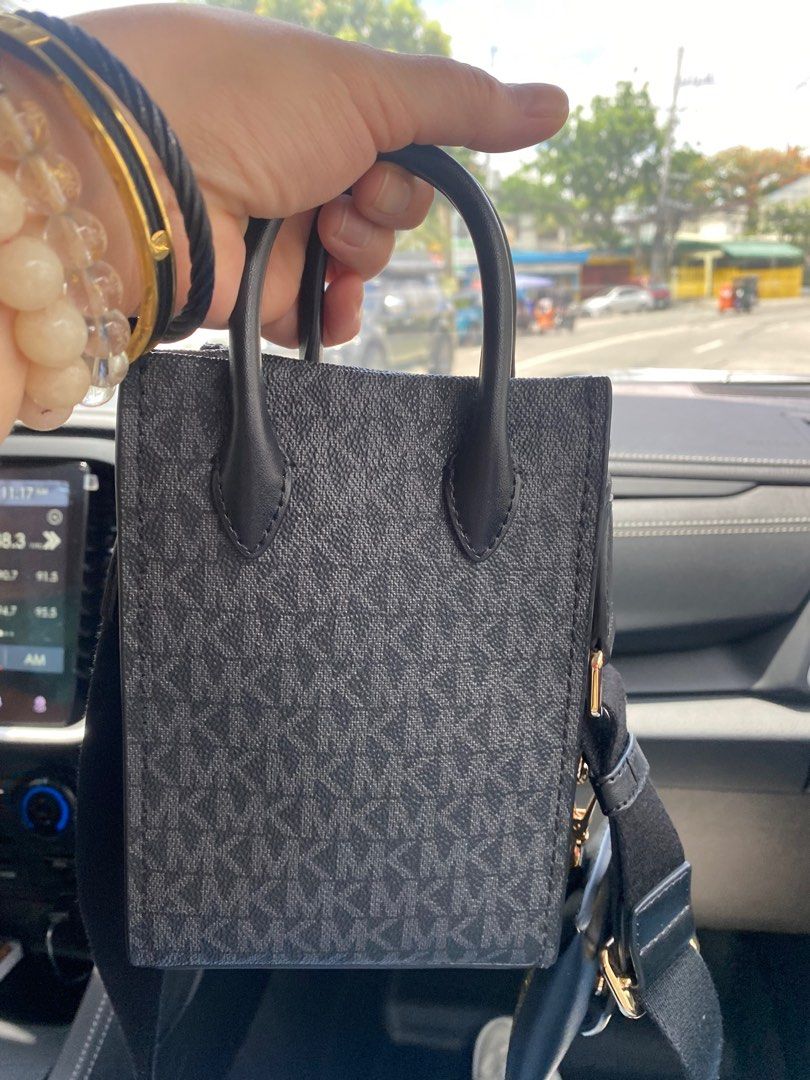 Original Michael Kors Mini Bag with Receipt (Category: Luxury Bags & Wallets) located in Quezon City. Submitted by sherockxx (Listing ID 1367535703, Image 3). Description: Guaranteed original with receipt. On hand and ready to ship plus fees. One of my fave. Nice purse for lakwatsa..