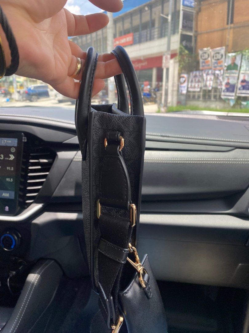 Original Michael Kors Mini Bag with Receipt (Category: Luxury Bags & Wallets) located in Quezon City. Submitted by sherockxx (Listing ID 1367535703, Image 2). Description: Guaranteed original with receipt. On hand and ready to ship plus fees. One of my fave. Nice purse for lakwatsa..