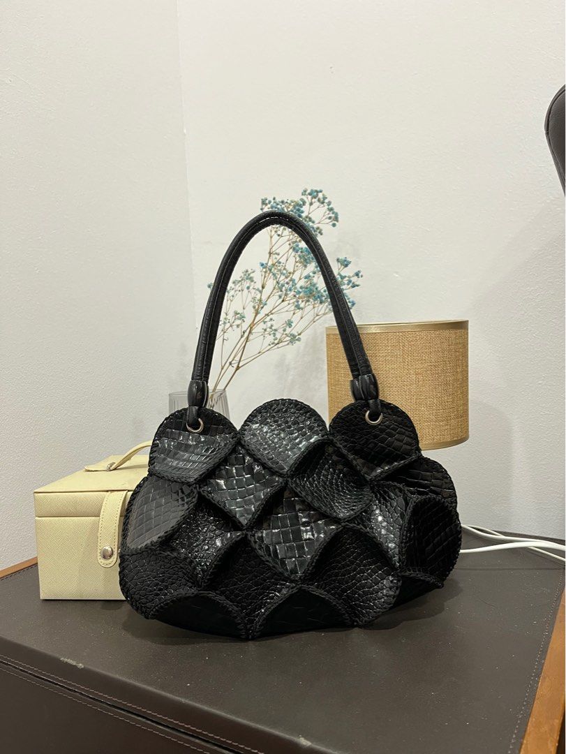 Patchwork shoulder bag (Category: Shoulder Bags) located in Petaling Jaya. Submitted by illghost.preloved (Listing ID 1367633087, Image 1). Description: Height: see image Length: 32 cm.