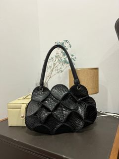 (Category: ) located in . Submitted by illghost.preloved (Listing ID 1367633087, Image 1). Description: .