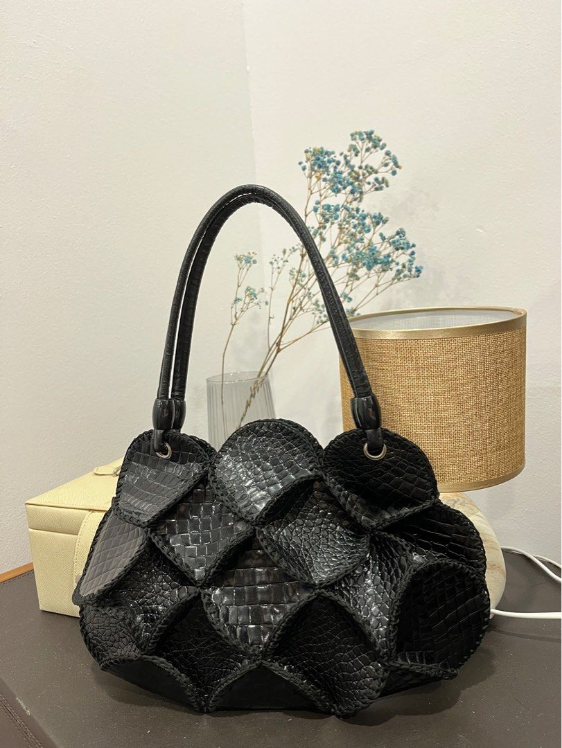 Patchwork shoulder bag (Category: Shoulder Bags) located in Petaling Jaya. Submitted by illghost.preloved (Listing ID 1367633087, Image 2). Description: Height: see image Length: 32 cm.