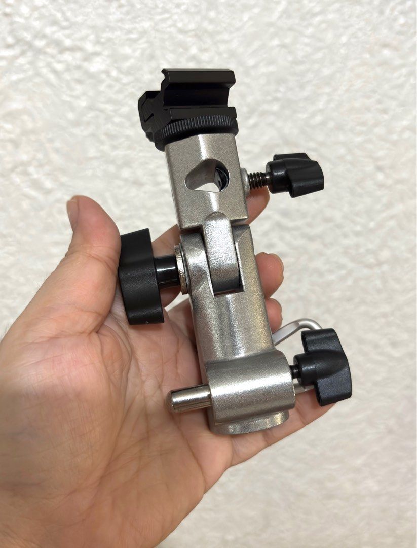 Phottix Varos Pro S Multi Function Flash Shoe Umbrella Holder (Category: Camera Bags & Carriers) located in Paranaque City. Submitted by dalle_closet (Listing ID 1367504343, Image 3). Description: Like new pa.