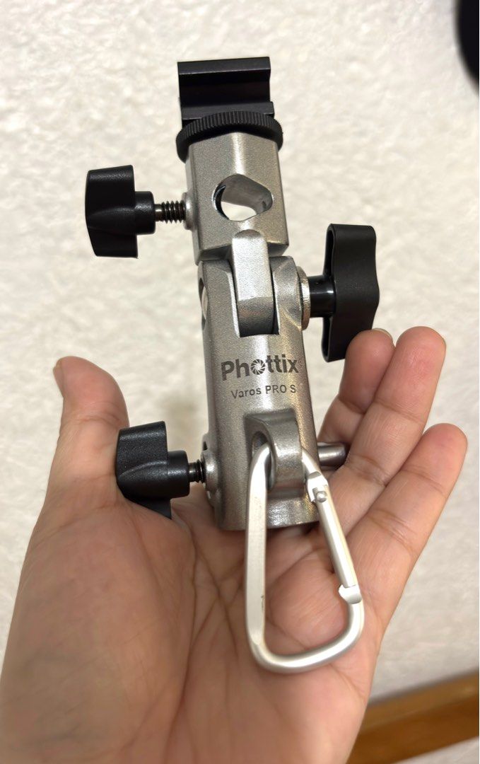 Phottix Varos Pro S Multi Function Flash Shoe Umbrella Holder (Category: Camera Bags & Carriers) located in Paranaque City. Submitted by dalle_closet (Listing ID 1367504343, Image 2). Description: Like new pa.