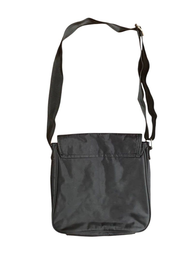 POLO RALPH LAUREN MESSENGER BAG (Category: Sling Bags) located in Bayambang. Submitted by mmsainnt (Listing ID 1367541253, Image 3). Description: sf c/o buyer mop: gcash no issue.