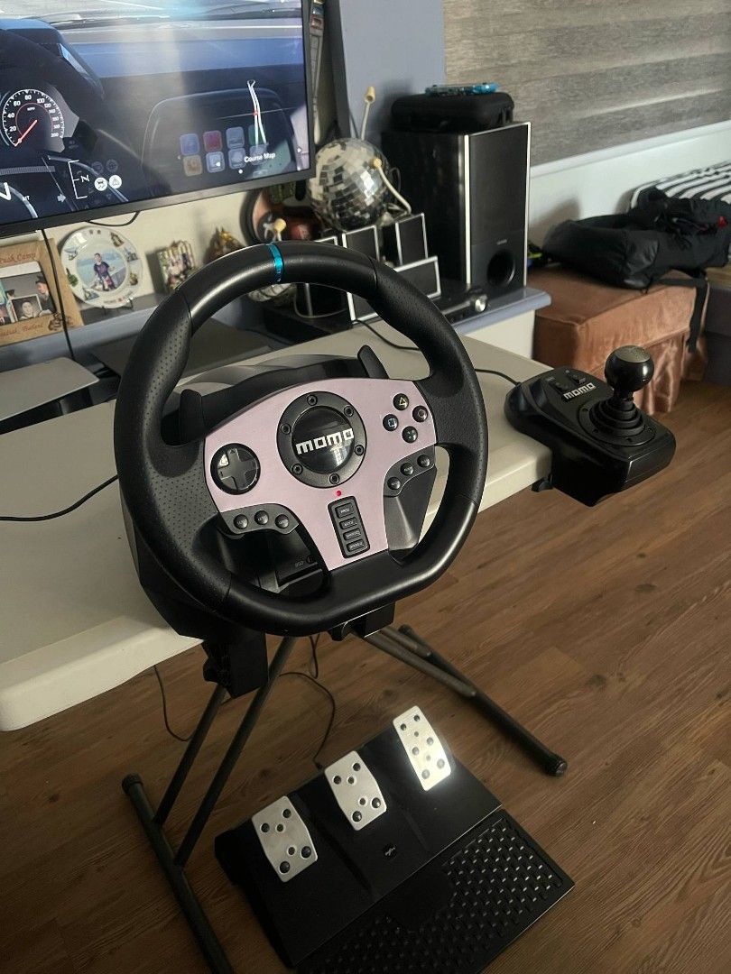 PXN V9 Steering Wheel (PC, PS3, PS4, XBOX, SWITCH) (Category: Controllers) located in San Pedro. Submitted by slatch_7 (Listing ID 1367507102, Image 1). Description: PXN V9 Steering Wheel w/ Shifter Bought last year October 2024 Perfect for PC, PS4, Xbox One, Nintendo Switch and more! Tested Games: Forza, GT7, Euro Truck, Assetto Corsa 270° - 900° adjustable wheel rotation Dual Vibration feedback for realistic driving.