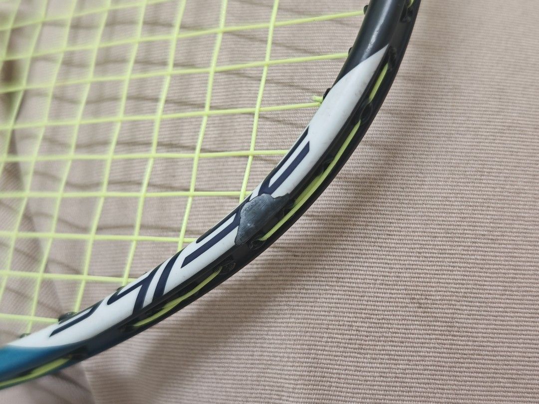 Racket (Category: Racket & Ball Sports) located in Kuala Lumpur. Submitted by azzrifaiz (Listing ID 1367546147, Image 3). Description: YONEX VOLTRIC *Head-Heavy *Best for smaching player *Got slightly paint chip..just paint chip...