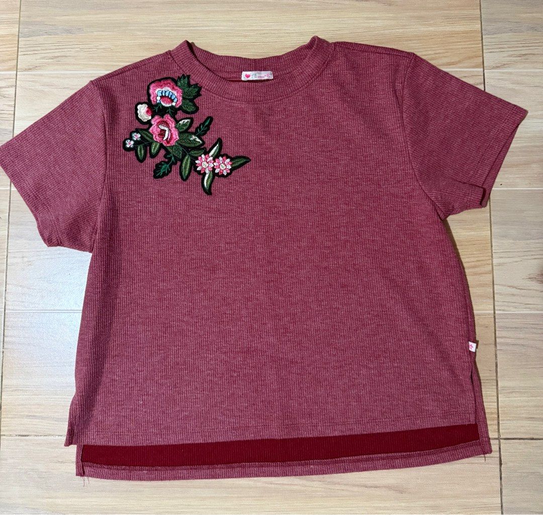 Red Ribbed Crew Neck T shirt with Floral Patch (Category: Blouses) located in Quezon City. Submitted by corncarts (Listing ID 1367536721, Image 1). Description: Brand: Crissa XL on tag ribbed material with small slit on bottom sides stretchy fabric Bust - 41 Length - 19.