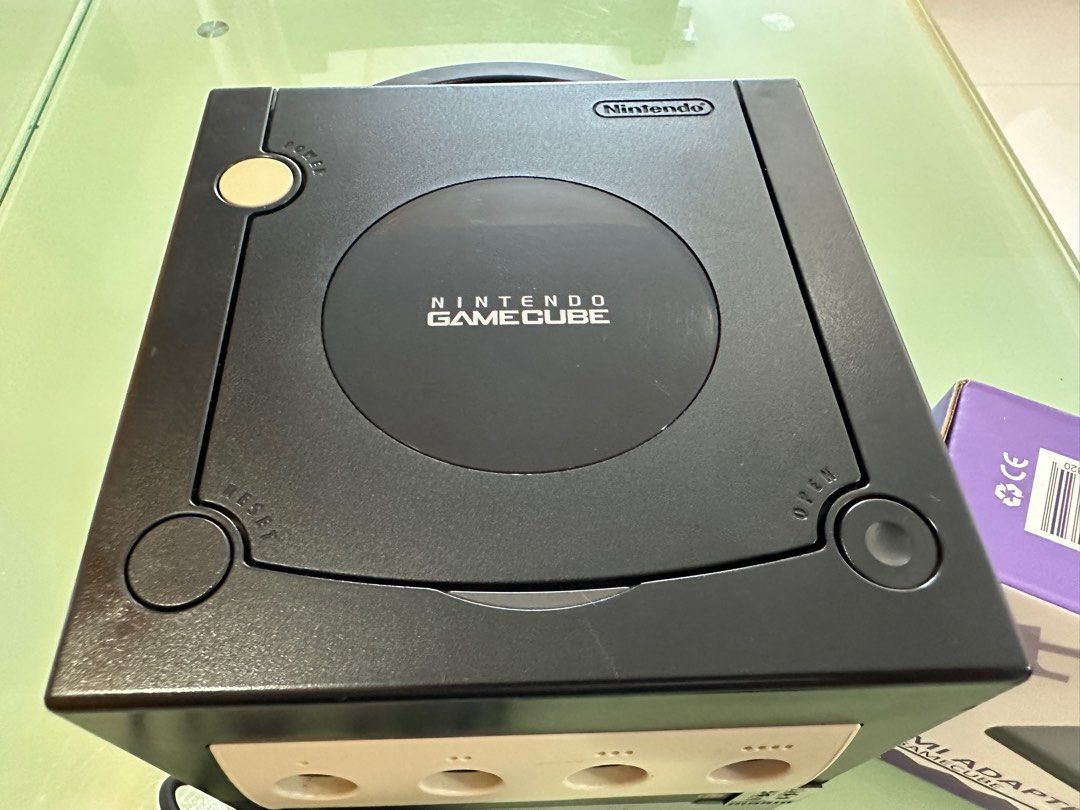 Retro Modded picoboot GameCube console with gameboy player . Include one 18 wheeler game disc63108085721474113