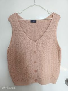 (Category: ) located in . Submitted by plaidwardrobe (Listing ID 1367502743, Image 1). Description: .
