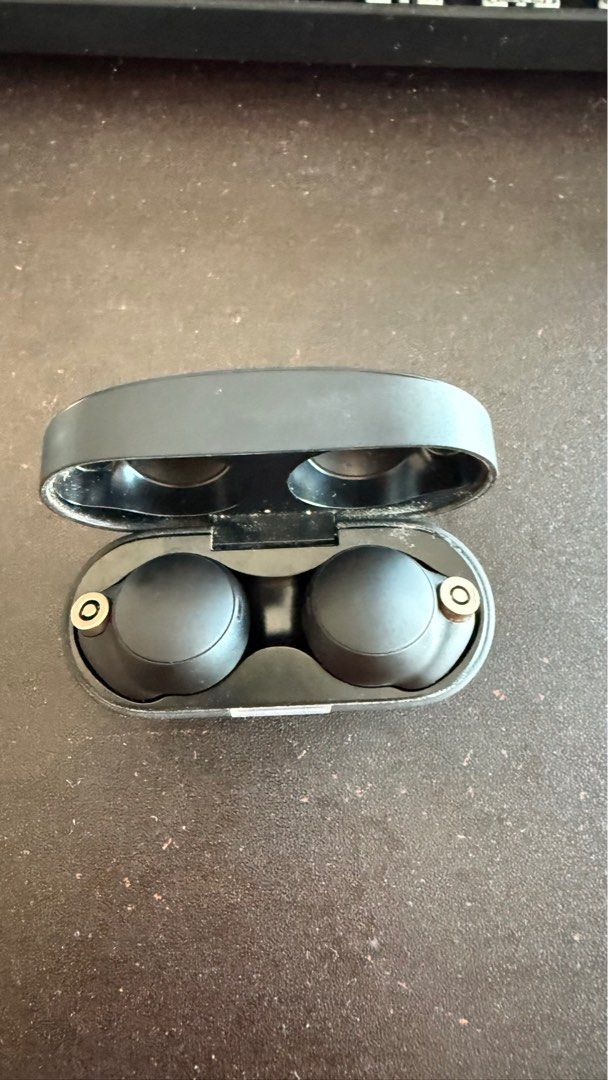 Sony WF-1000XM4 (Category: Headphones & Headsets) located in Singapore. Submitted by cry_babycry (Listing ID 1367507184, Image 3). Description: .