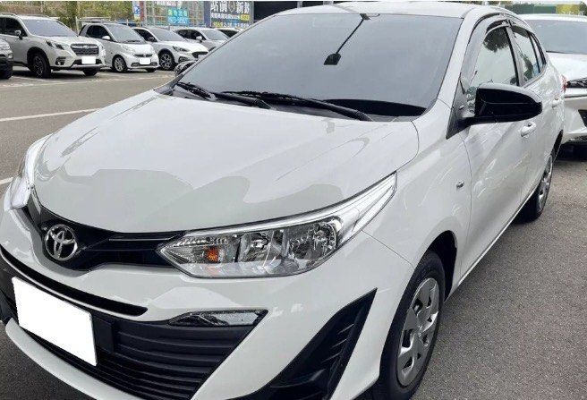 由 pipi1108cc (刊登 ID 1367561936，圖片 1) 提交，位於 台中市 (Taichung) 的 Toyota Vios 2022款 白色 🔍️售價：18萬 🔍️出廠：2022年 🔍️行駛里程：1萬公里 🔍️乘客數：5門5座 🔍️排氣量：1.5L (類別：汽車出售)，說明：🔍️廠牌型號：Toyota Vios 2022款 白色 🔍️售價：18萬 🔍️出廠：2022年 🔍️行駛里程：1萬公里 🔍️乘客數：5門5座 🔍️排氣量：1.5L 🔍️引擎燃料：汽油 🔍️驅動方式：2WD ★重要資訊★ 車輛均有第三方認證 ⭕️專業鑑定⭕️合格認證 ⭕️檢定報告⭕️一覽無疑 📣便宜賣🚫無事故🚫無泡水🚫無待修 提供💯完整第三方認證合格檢驗報告 保證✅實車實價✅車況透明✅安心購車 ★提供車況原始表 ★車況與認證表不符，退車並全額退費 ◎歡迎私訊預約賞車◎ ★早上10點到晚上18點 ★Line ID : pipi1108 ★聯絡電話：0️⃣9️⃣7️⃣