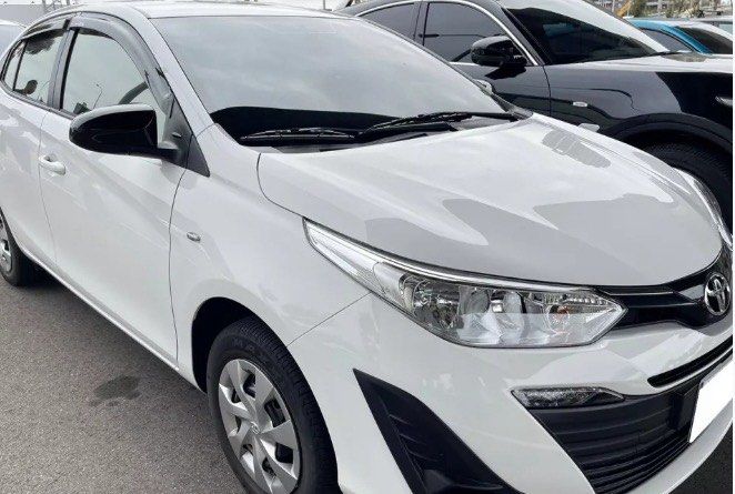 由 pipi1108cc (刊登 ID 1367561936，圖片 3) 提交，位於 台中市 (Taichung) 的 Toyota Vios 2022款 白色 🔍️售價：18萬 🔍️出廠：2022年 🔍️行駛里程：1萬公里 🔍️乘客數：5門5座 🔍️排氣量：1.5L (類別：汽車出售)，說明：🔍️廠牌型號：Toyota Vios 2022款 白色 🔍️售價：18萬 🔍️出廠：2022年 🔍️行駛里程：1萬公里 🔍️乘客數：5門5座 🔍️排氣量：1.5L 🔍️引擎燃料：汽油 🔍️驅動方式：2WD ★重要資訊★ 車輛均有第三方認證 ⭕️專業鑑定⭕️合格認證 ⭕️檢定報告⭕️一覽無疑 📣便宜賣🚫無事故🚫無泡水🚫無待修 提供💯完整第三方認證合格檢驗報告 保證✅實車實價✅車況透明✅安心購車 ★提供車況原始表 ★車況與認證表不符，退車並全額退費 ◎歡迎私訊預約賞車◎ ★早上10點到晚上18點 ★Line ID : pipi1108 ★聯絡電話：0️⃣9️⃣7️⃣
