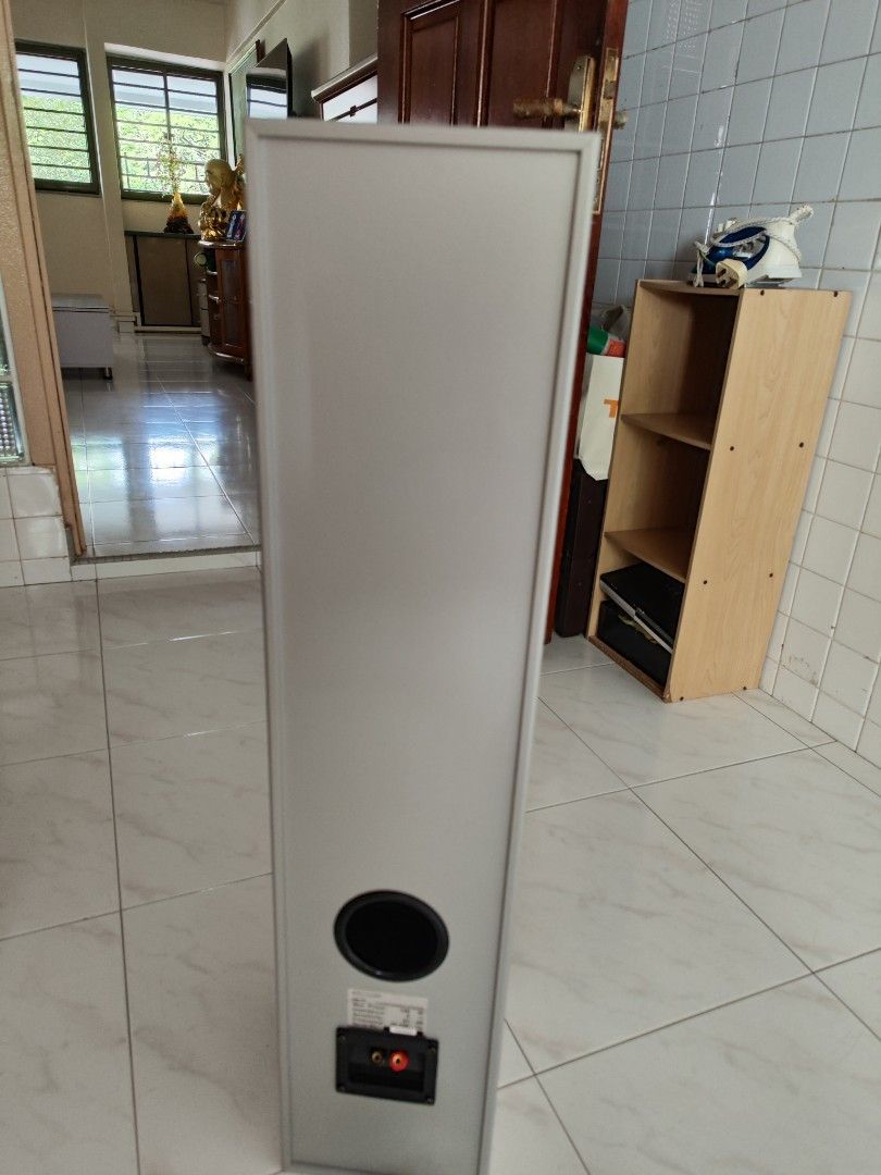 🎶Upgrade Your Audio Experience!🎶🔥Brand New Home Theatre System Speakers For Sale!🔥 (Category: Soundbars, Speakers & Amplifiers) located in Singapore. Submitted by saimonn04 (Listing ID 1367540401, Image 3). Description: Transform your living room into a cinematic paradise with our stunning set of speakers!This premium system includes: 📢2Tall Speakers +2 Center Speakers 🔊Powerful Output: Can handle up to 250 watts for an immersive sound expe