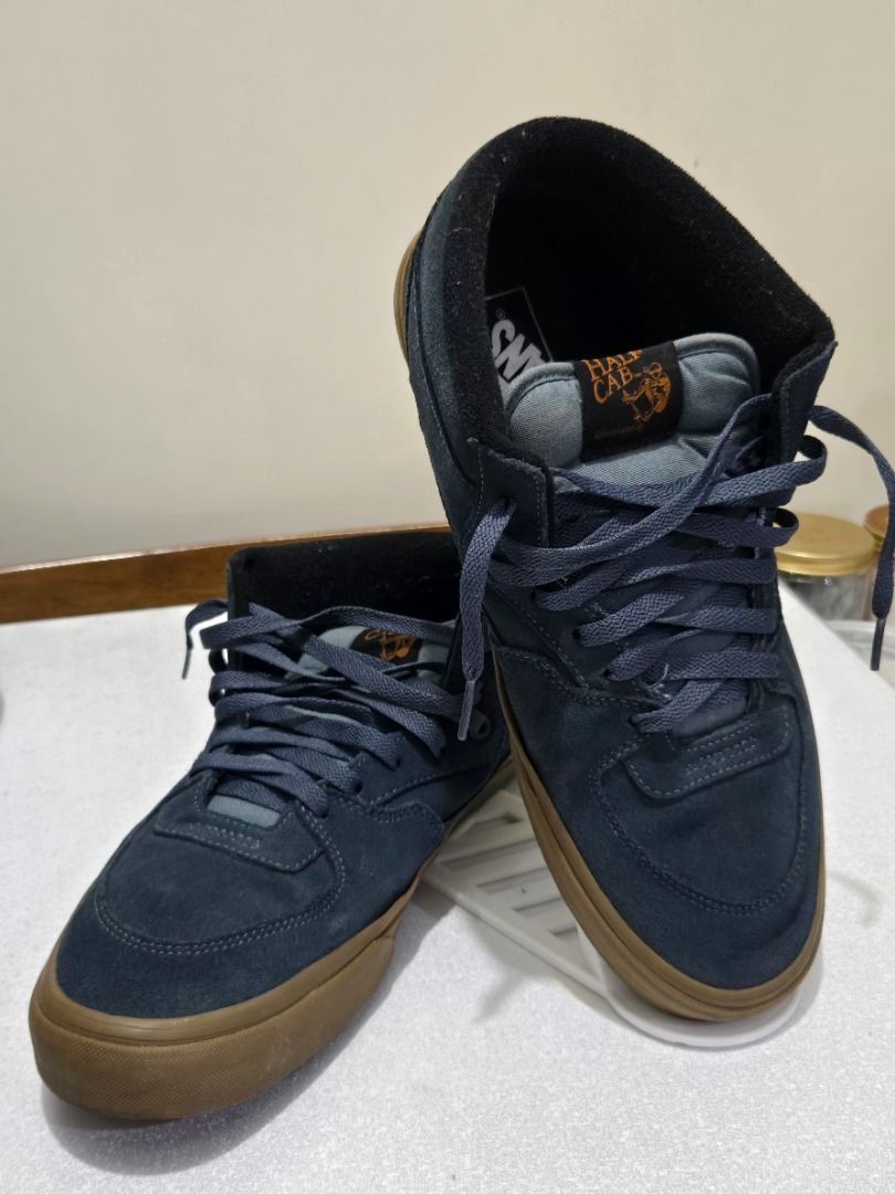 VANS HALF CAB GUMSOLE (HEAVILY USED) (Category: Casual Shoes) located in Pasig City. Submitted by fgkhobbyshop (Listing ID 1367669381, Image 1). Description: VANS HALF CAB GUMSOLE (HEAVILY USED) Size: US 11/UK 10 PHP800.00.