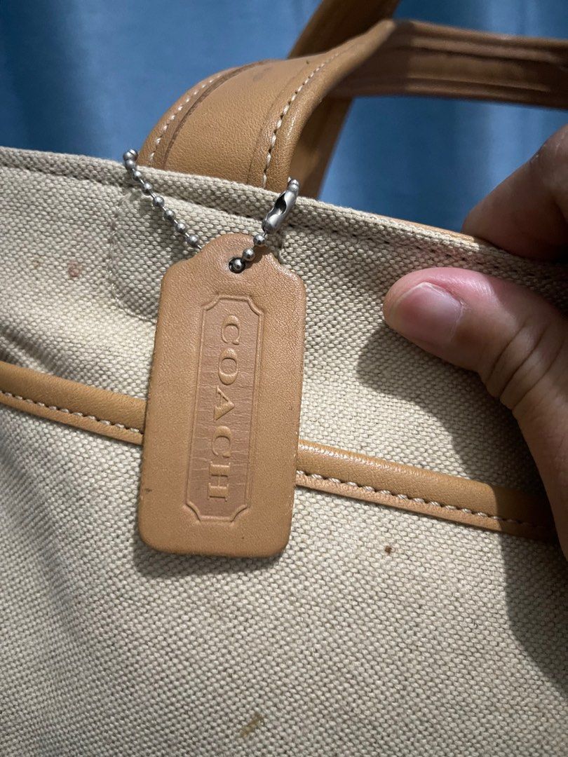 Vintage Coach Bleecker Satchel (Category: Luxury Bags & Wallets) located in Urdaneta. Submitted by picky_picker (Listing ID 1367653318, Image 3). Description: Please Check all Pics Provided for more details of the Bag .