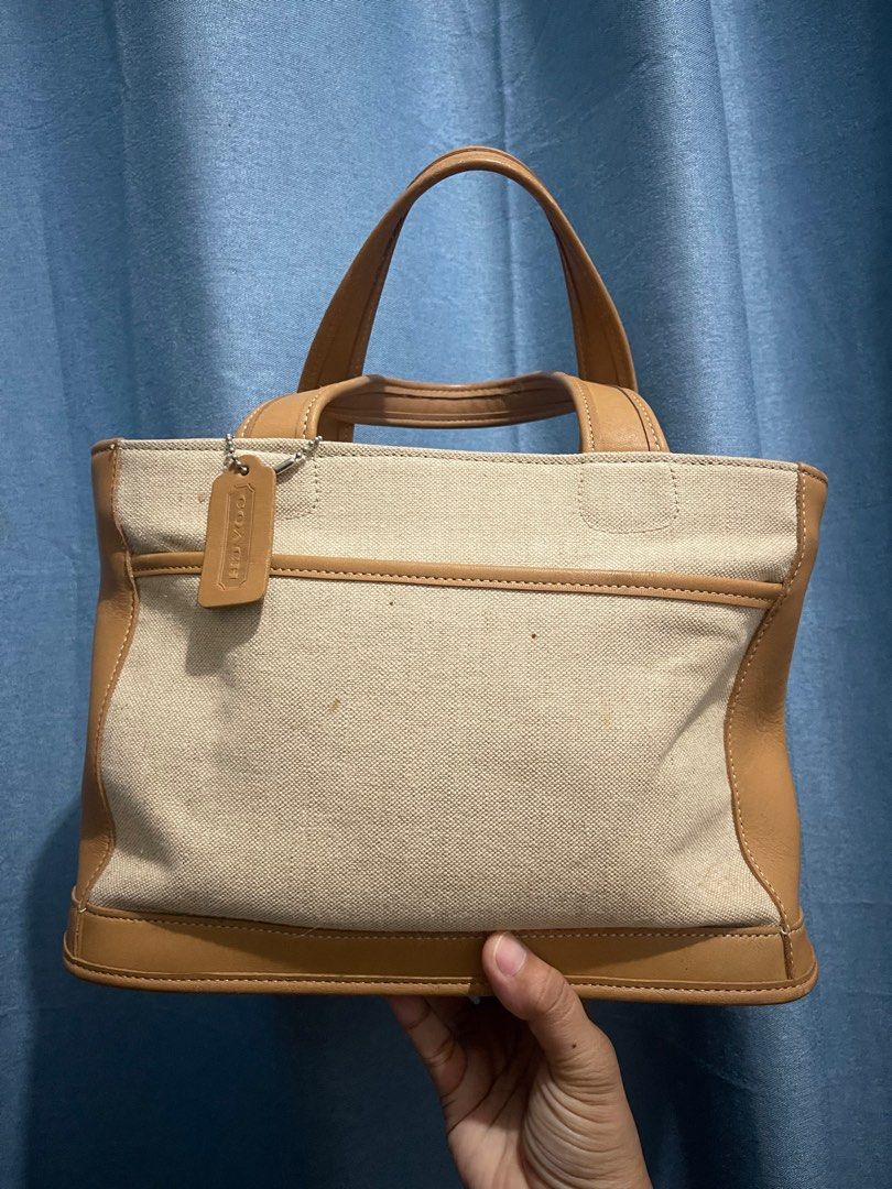 Vintage Coach Bleecker Satchel (Category: Luxury Bags & Wallets) located in Urdaneta. Submitted by picky_picker (Listing ID 1367653318, Image 1). Description: Please Check all Pics Provided for more details of the Bag .