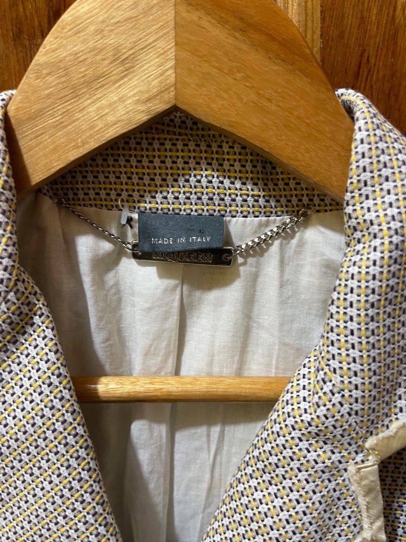 Vintage tweed blazer alexander mcqueen (2006) (Category: Luxury Apparel) located in Baguio. Submitted by smallthingzz_matter (Listing ID 1367633000, Image 2). Description: .