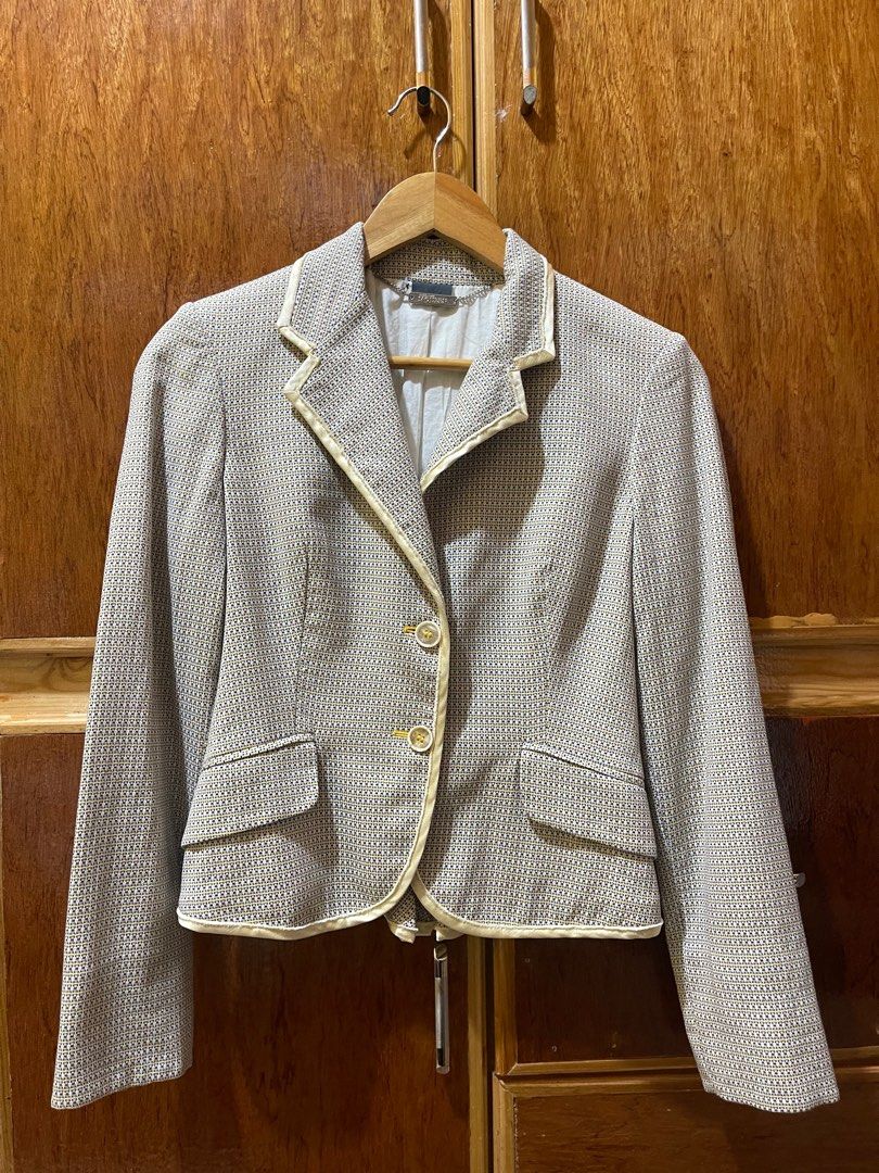 Vintage tweed blazer alexander mcqueen (2006) (Category: Luxury Apparel) located in Baguio. Submitted by smallthingzz_matter (Listing ID 1367633000, Image 1). Description: .
