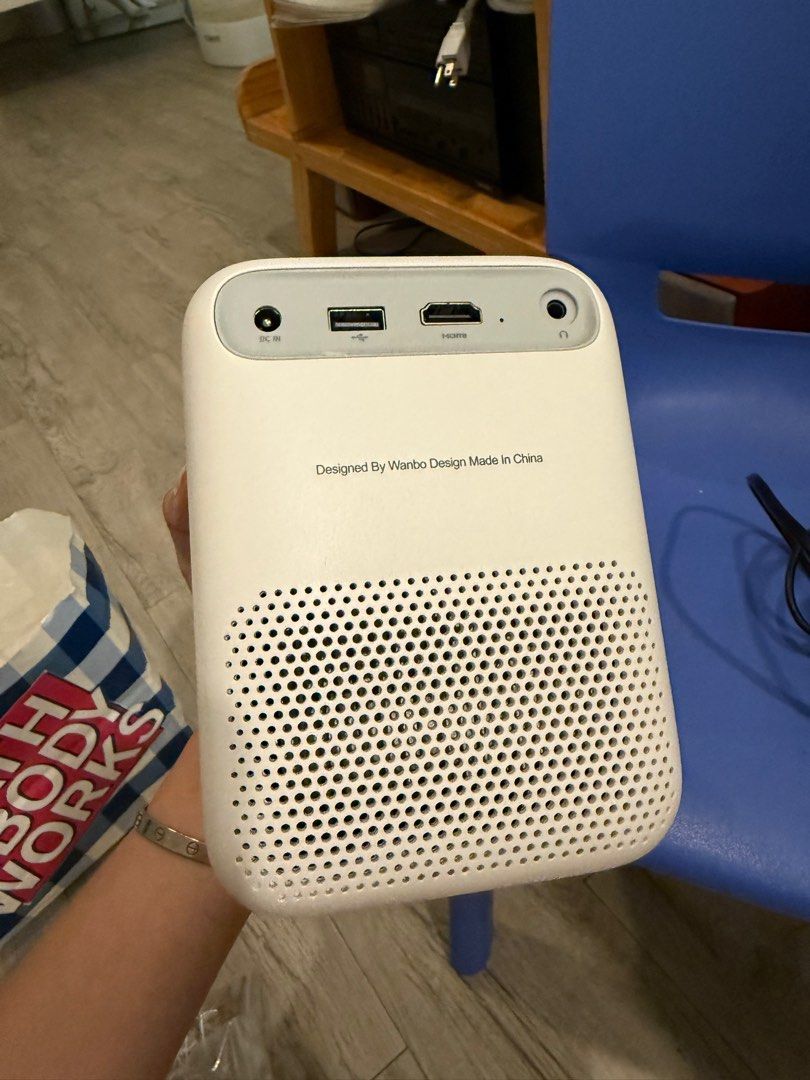 Wanbo t2 max projector 4k (Category: Projectors) located in Paranaque City. Submitted by charshabao (Listing ID 1367599674, Image 3). Description: .