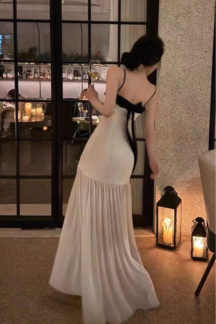 White & Black Maxi Ribbon Long Dress (Category: Dresses) located in Singapore. Submitted by jackp0t (Listing ID 1367537199, Image 3). Description: Bought the wrong size sobs Super good quality & pretty but a tad small on me :( Bought it at $40 rtp letting go at $35 including free postage .