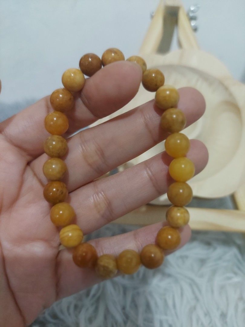 Yellow jade bracelet (Category: Bracelets) located in Cavite. Submitted by houseofthrift26 (Listing ID 1367536395, Image 2). Description: Authentic yellow jade Bead size: 8mm Yellow jade is believed to offer a range of benefits, including fostering self-confidence, enhancing emotional stability, and promoting good fortune. It's also thought to improve digestion, support kidney and bladder function, and boost blood circulation. In addition, yellow