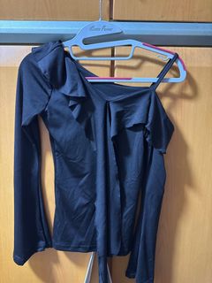 黑色單膊露肩荷葉邊長袖上衣64244959684993110