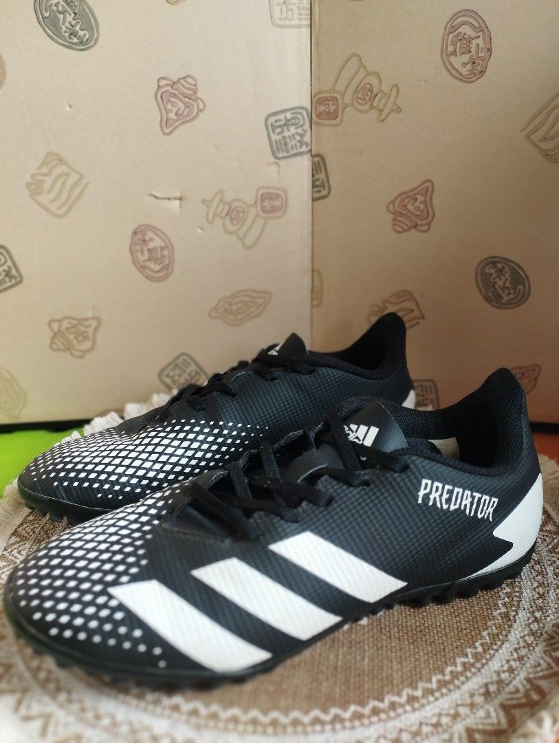 Adidas Predator (Category: Activewear) located in Quezon City. Submitted by burns_selection (Listing ID 1367705887, Image 2). Description: Size 41 / 25-26 cm No Issue ❌ Excellent condition.