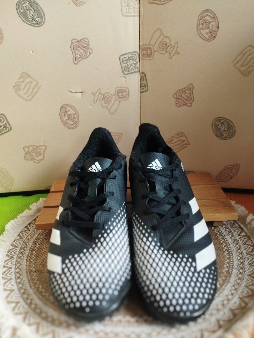 Adidas Predator (Category: Activewear) located in Quezon City. Submitted by burns_selection (Listing ID 1367705887, Image 3). Description: Size 41 / 25-26 cm No Issue ❌ Excellent condition.