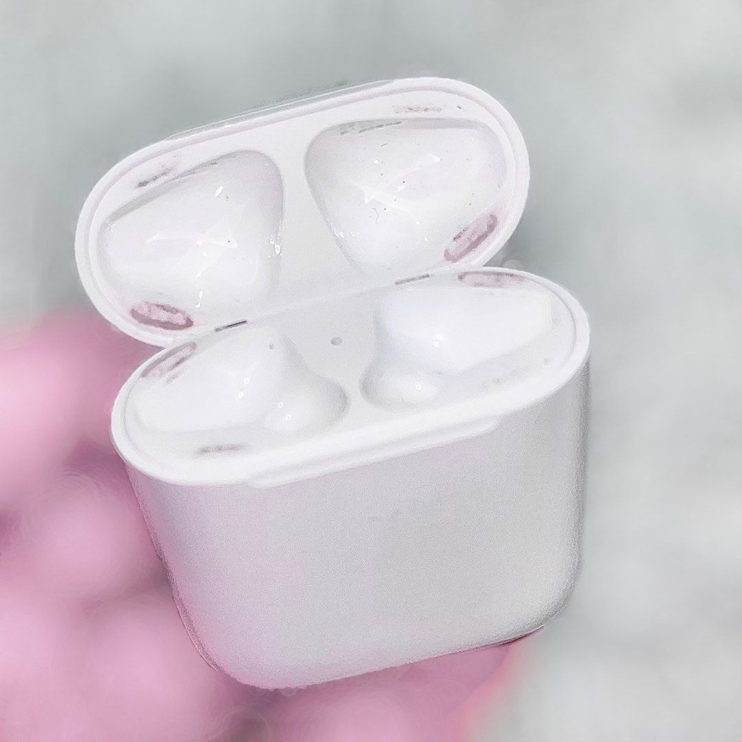 由 mia1224 (刊登 ID 1367791146，圖片 2) 提交，位於 台北市 (Taipei) 的 二手airpods2充電盒 (類別：其他音響配件及設備)，說明：無耳機、無盒，可議價 盒內髒污會在寄出前盡量清潔。