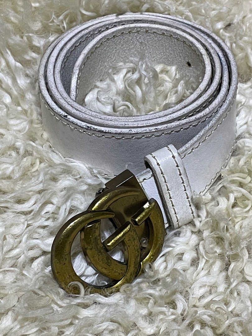 Authentic Gucci Marmont Wide Leathr Belt (Category: Luxury Apparel) located in Rosario. Submitted by myvinatgepieces (Listing ID 1367792272, Image 2). Description: Authentic Gucci GG Marmont Belt With Normal Signs of wear Fits til 32" Light Scratches on Hardware Bo Inclusions.