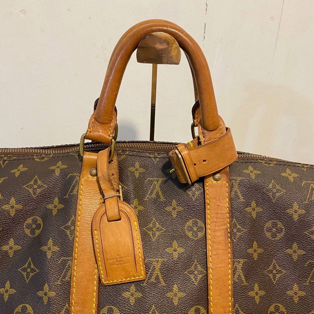 Authentic Lv Travel bag size 55 (Category: Luxury Bags & Wallets) located in Quezon City. Submitted by jhaediah (Listing ID 1367831704, Image 2). Description: Travel bag size 55 Very vibrant canvas, matibay.