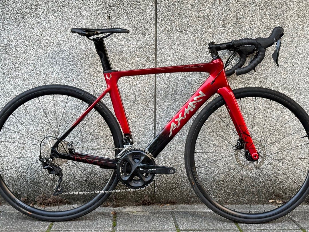 由 secondbikely (刊登 ID 1367701003，圖片 2) 提交，位於 台北市 (Taipei) 的 Axman falcon 碳纖維碟煞空力公路車 尺寸53 漸層黑紅 (類別：單車)，說明：Axman falcon 碳纖維碟煞空力公路車 漸層黑紅 尺寸53 建議身高172-181 22s 105 無倒車摔車 車況良好 貴重物品 建議面交 台北台中新竹桃園花蓮 可試乘 已保養完成。