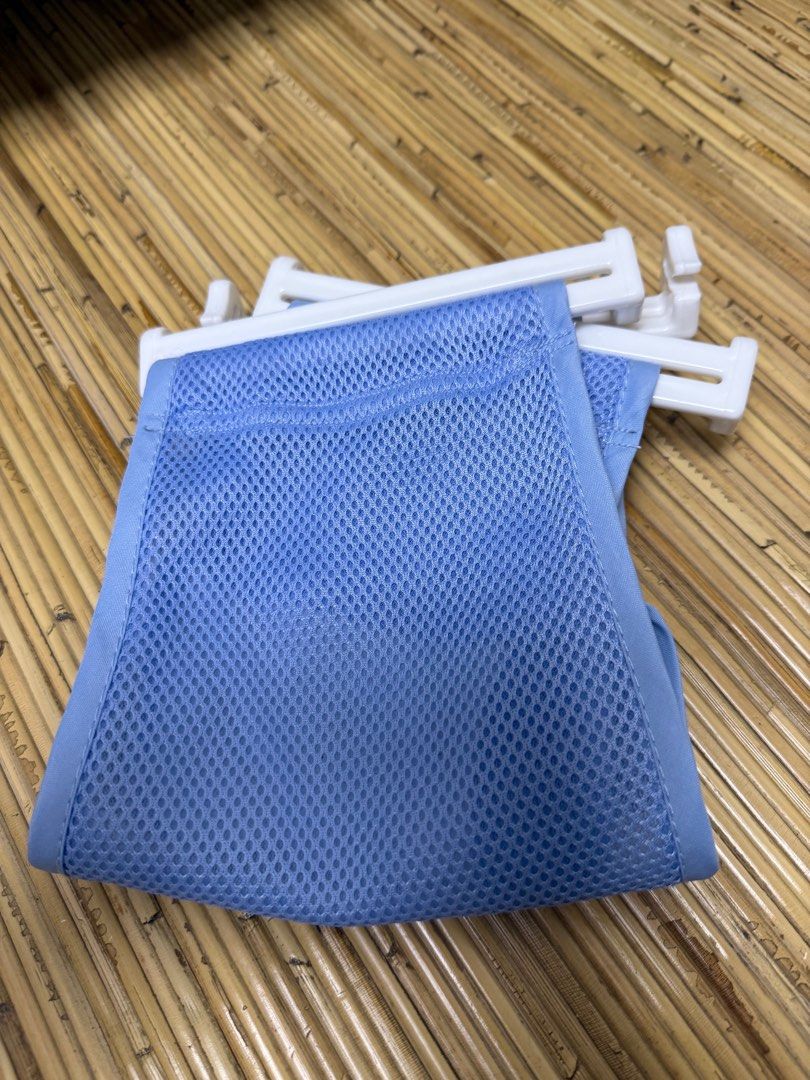 Baby bath net (Category: Bathtub & Bath Accessories) located in Singapore. Submitted by lettuce7 (Listing ID 1367717841, Image 2). Description: Bathing net to be used with bath tub. Very useful with young babies for extra support and makes them feel safe in the water, so less fussing. Self collect..