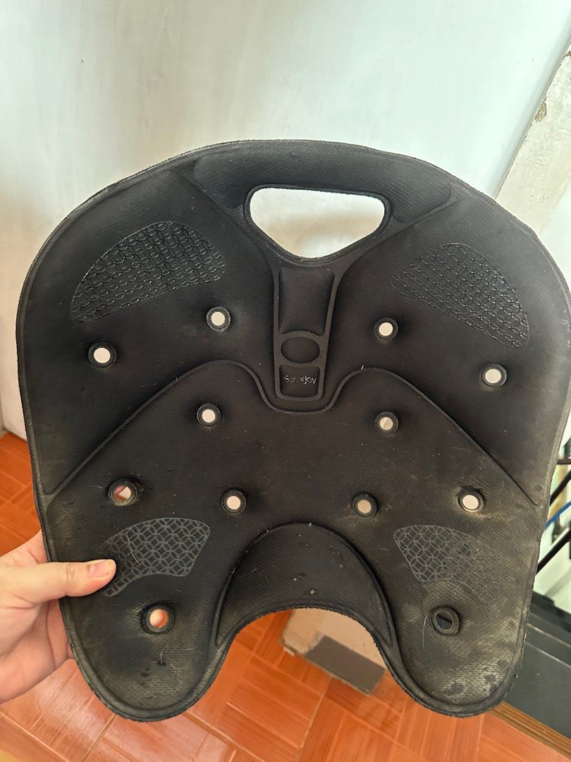 Backjoy SitSmart Seat Support (Category: Braces, Support & Protection) located in Cagayan de Oro. Submitted by freethebirdie (Listing ID 1367686305, Image 2). Description: Bought for Php4,200 at a Backjoy booth. Already washed and shows signs of use, but still in good condition with no cracks. Great for posture support and daily comfort!.