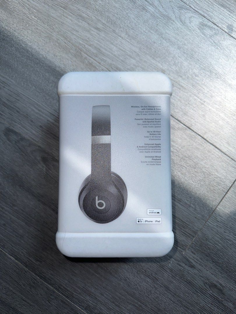 Beats Solo 4 - On-ear wireless headphones (Category: Headphones & Headsets) located in San Pedro. Submitted by hallyuniverseshop (Listing ID 1367690836, Image 2). Description: What’s in the box 📦 - Carrying case - USB-C to USB-C cable for charging and audio - 3.5 mm analog audio cable - Quick start guide - Warranty guide - Compatible with iOS and Android.