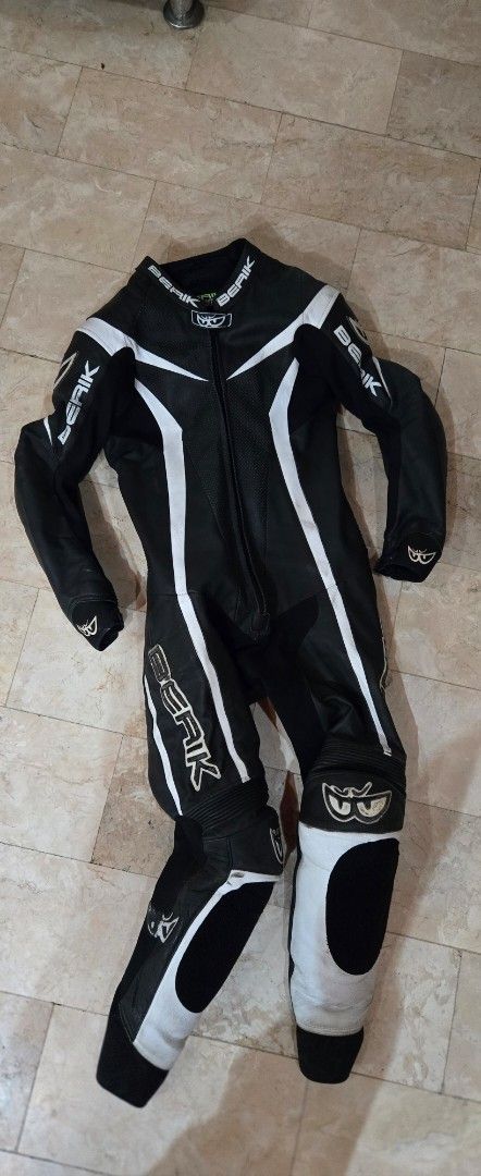 BERIK GP ONE PIECE LEATHER RACE SUIT (Category: Coats, Jackets and Outerwear) located in Manila. Submitted by autumnmonday (Listing ID 1367710006, Image 1). Description: Size 52 1.1-1.3mm thick cowhide leather Highly resistant stretch material on the inside of the arms and back of the knees for flexibility and comfort Fixed mesh lining Aerodynamic hump Perforated leather inserts for better ventilation Reinforced leather on shoulders, elbows and s