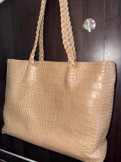 (Category: ) located in . Submitted by qn.preloved (Listing ID 1367821313, Image 1). Description: .