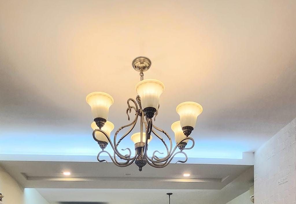 Ceiling light (Category: Lighting) located in Singapore. Submitted by xiaobaotan (Listing ID 1367771447, Image 1). Description: Collection location at Blk 724 Pasir Ris St 72 .