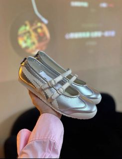 (Category: ) located in . Submitted by fashion.shoppp (Listing ID 1367760318, Image 1). Description: .