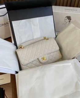 (Kategori: ) berada di . Dikirim oleh boutiquecantique (ID iklan 1367681950, Gambar 1). Deskripsi: .