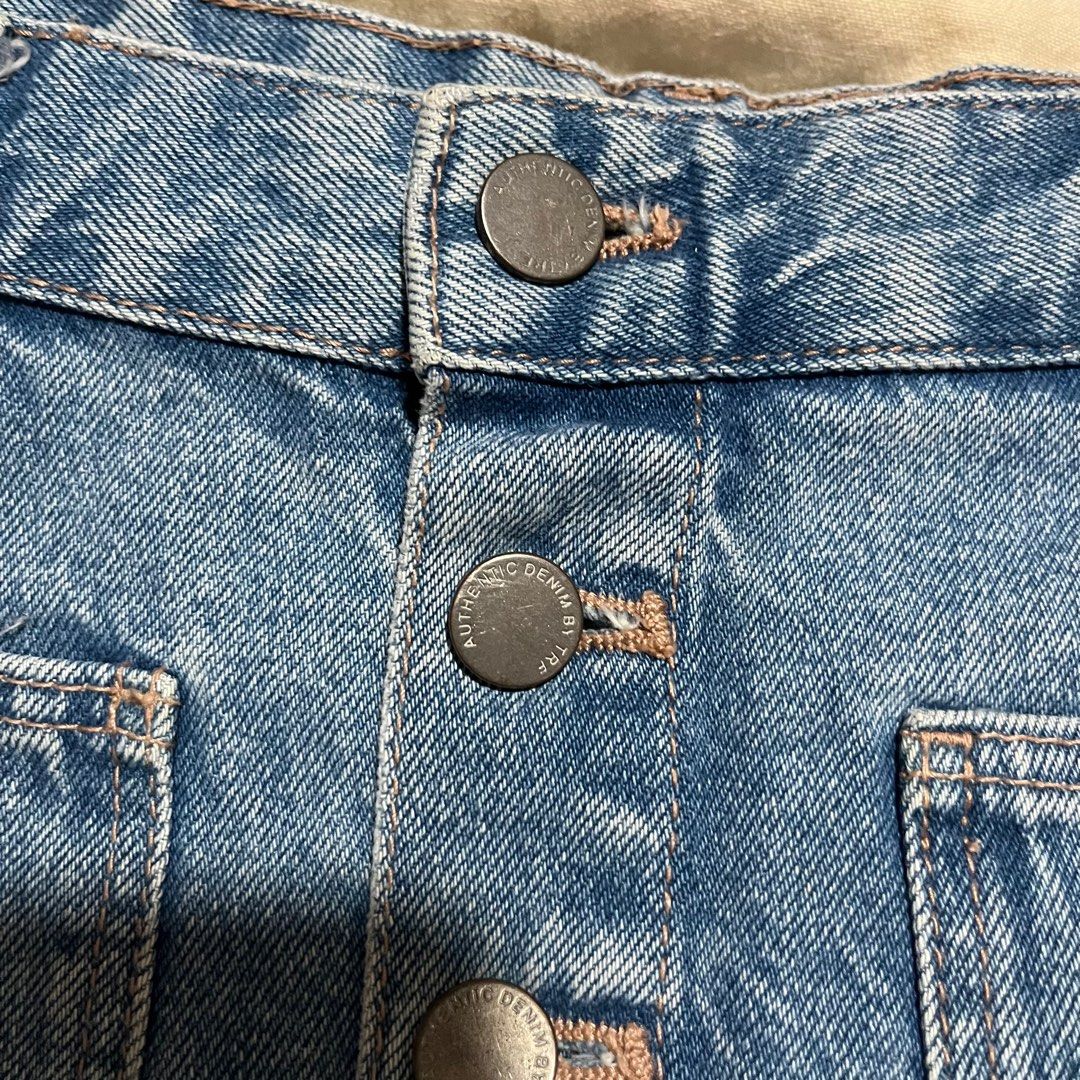 DENIM SKIRT | ZARA (Category: Skirts) located in Quezon City. Submitted by reigney (Listing ID 1367729855, Image 2). Description: AUTHENTIC DENIM BY TRAFALUC ZARA DENIM SKIRT Waist 28 inches / 72 cm Length 16 inches / 41 cm Perfect for everyday wear, very comfortable. .