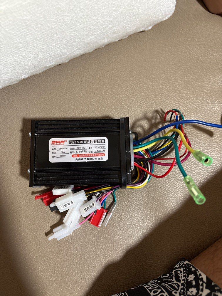 ebike controller (Category: E-Scooters & E-Bikes) located in Singapore. Submitted by chachuuchiii (Listing ID 1367795328, Image 1). Description: rfs just upgraded controller 36-48v 380wats (18a).