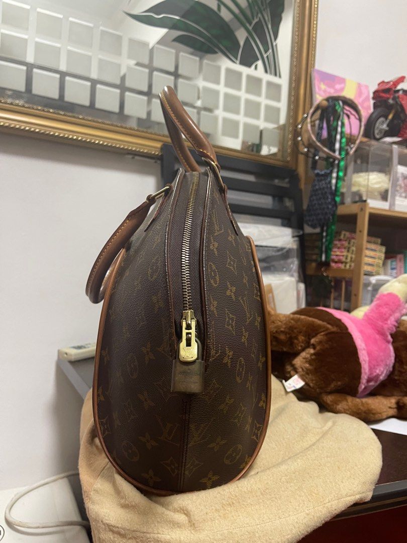 Ellipse MM (Category: Luxury Bags & Wallets) located in Caloocan City. Submitted by veryred (Listing ID 1367773150, Image 2). Description: Comes with dustbag and padlock with key. I didn’t wrap the handle for u to see natural patinas on handles .